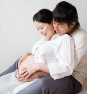 Có nên quan hệ khi mang thai