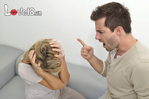 Red flag là gì? 8 dấu hiệu nhận biết “cờ đỏ” trong tình yêu 4 red flag là gì? hành vi bạo lực