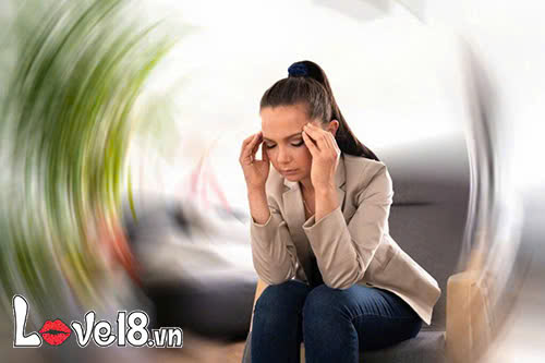 Rối loạn tiền đình có quan hệ được không? Cần lưu ý điều gì? 2 nữ giới bị rối loạn tiền đình có quan hệ được không
